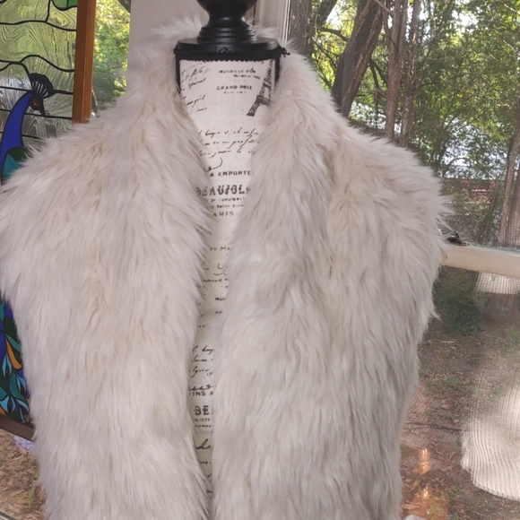 Costa Blanca Faux Fur Sweater Vest Soft Cream - Picture 3 of 8